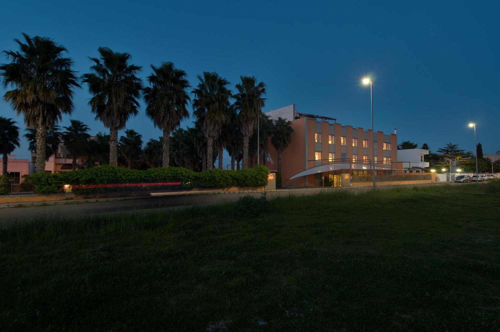 Sanlu Hotel Serrano Exterior foto